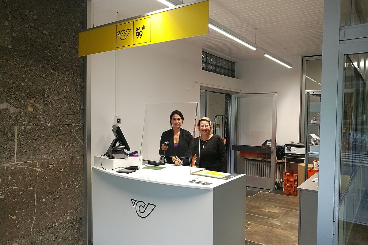Claudine Gaßner und Maria Grabuschnigg freuen sich über Ihren Besuch in der Postpartner-Stelle Frastanz