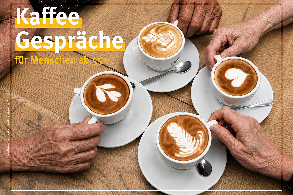 Kaffeetassen mit Händen von Personen. (Fotoquelle: filadenron - mit KI bearbeitet)