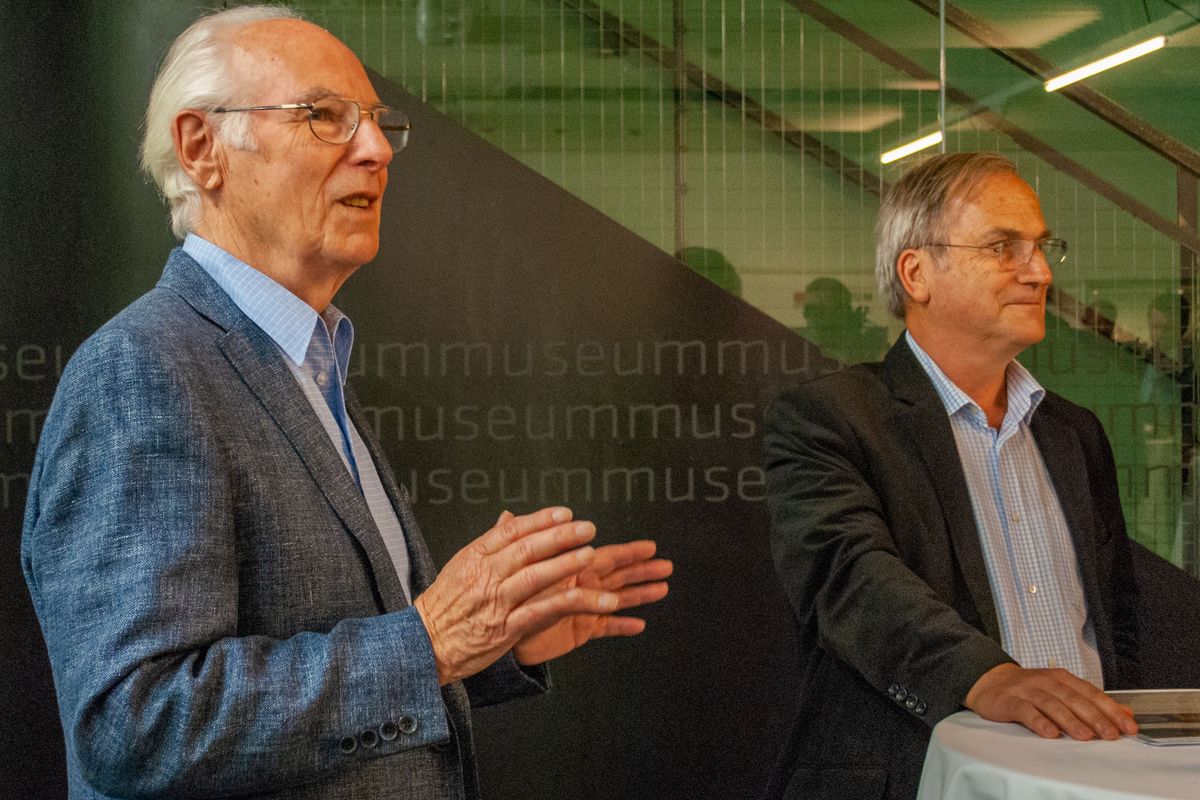Walter Vonbank und Bürgermeister Eugen Gabriel bei der Ausstellungseröffnung. (Fotoquelle: Musuemswelt)