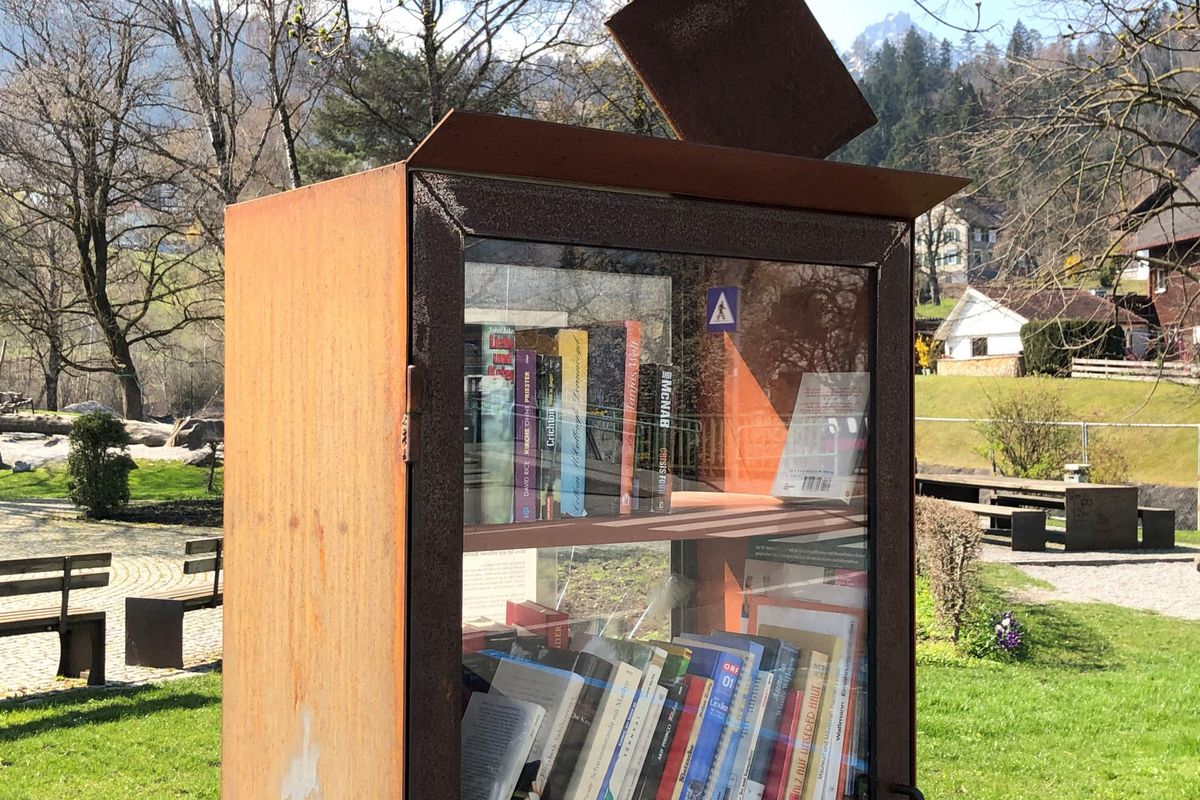 Bücherschrank im Gemeindepark