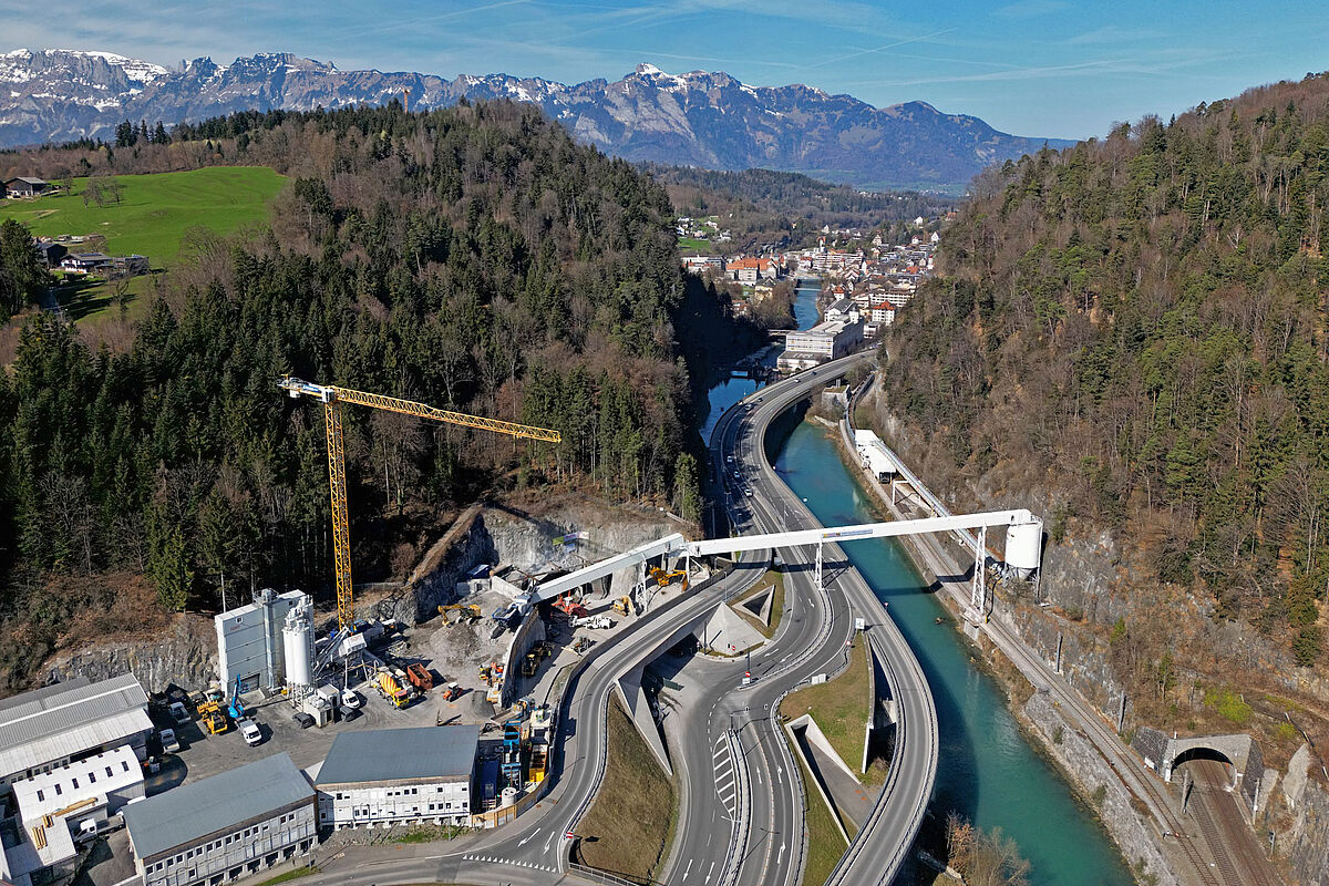 Drohnenaufnahme vom Tunnelportal Felsenau. (Fotoquelle: Land Vorarlberg / Medienzoo)