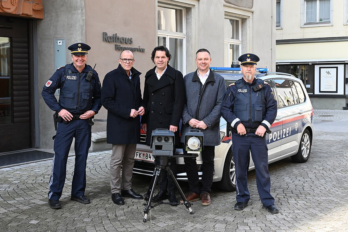 Stadpolizei und Bürgermeister sowie Ortsvorsteher