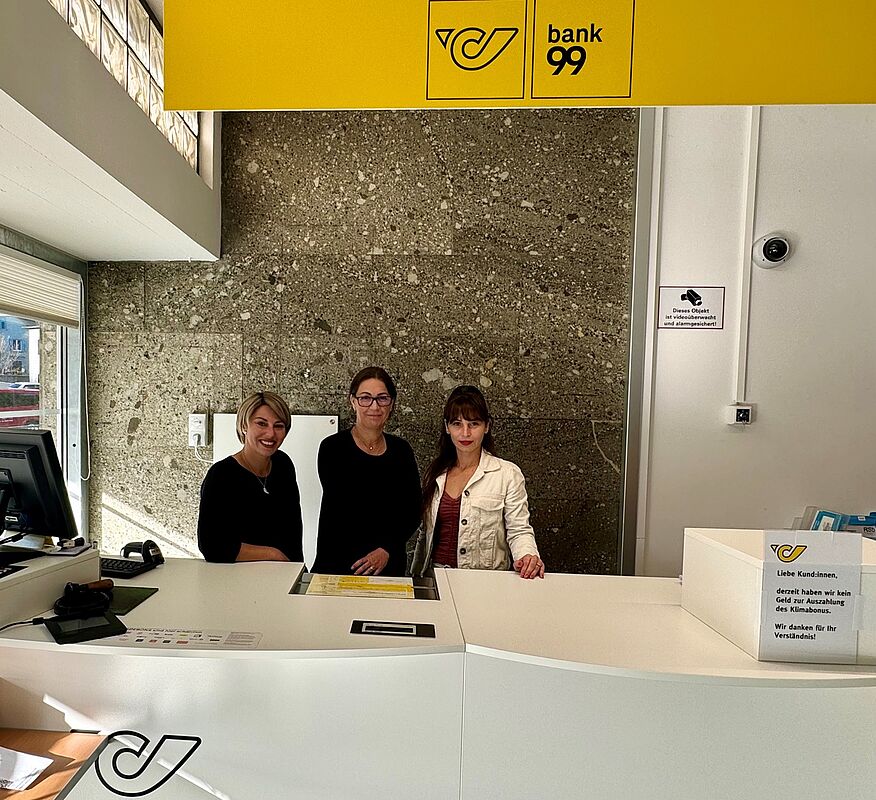 Maria Grabuschnigg, Claudine Gaßner und Selma Kiran bilden das Team der Postpartner-Stelle in Frastanz.